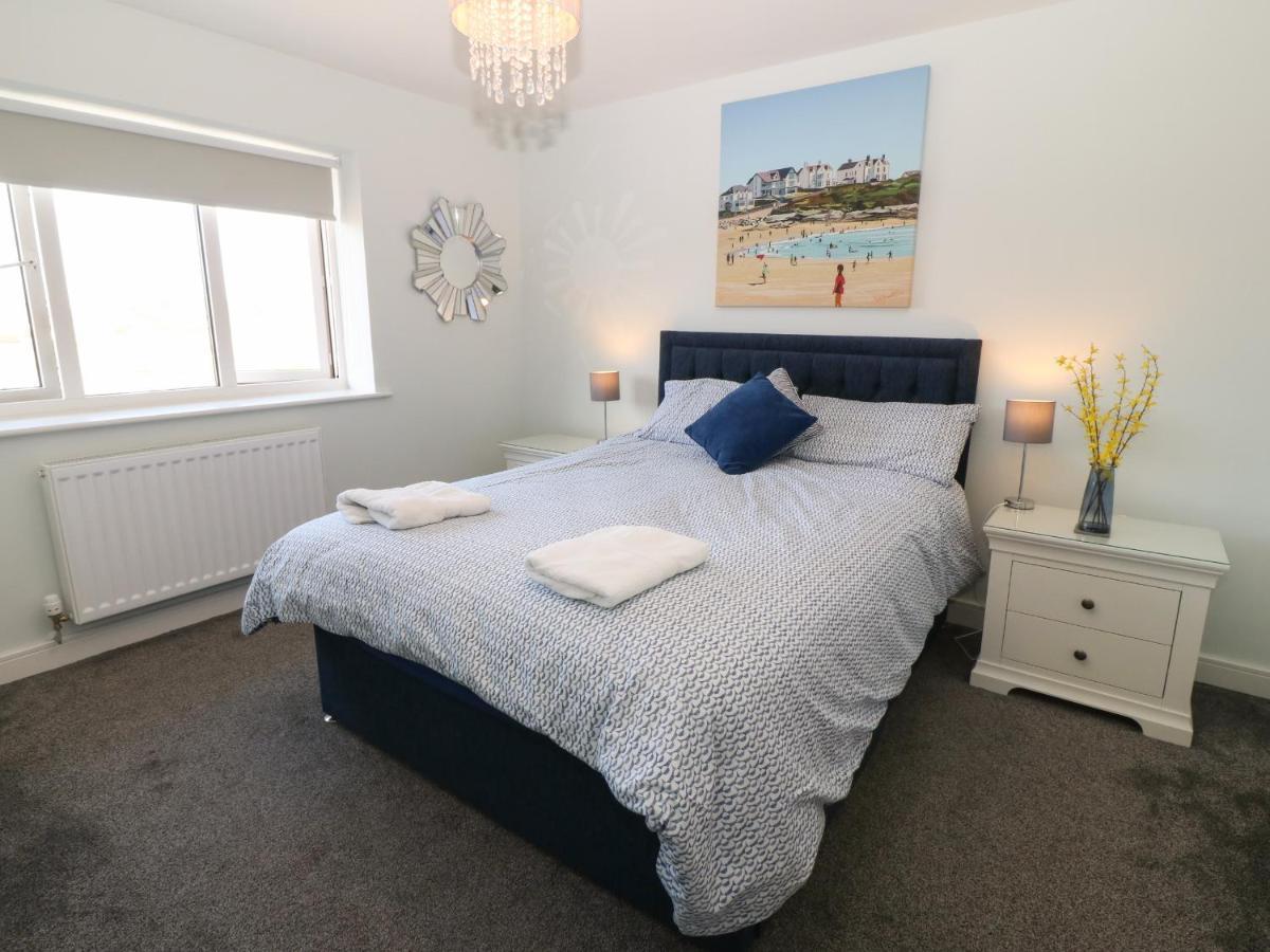9 * Trearddur